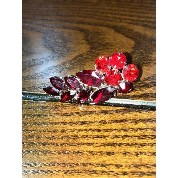 Vintage red iridescent rhinestone silver-tone pin brooch! - Picture 3 of 5